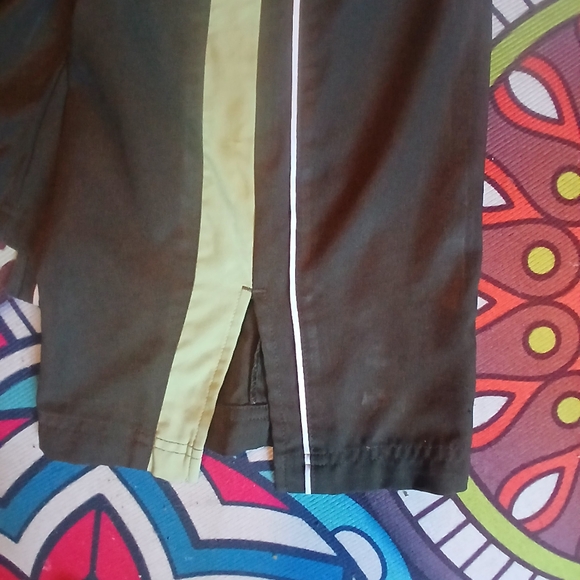 Nike polyester, Made in Malaysia Size 12 to 14. Good for 5'8 to 5'10. Unisex. - Picture 3 of 5